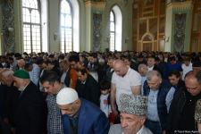 Azərbaycanda məscidlərdə bayram namazı qılınıb (FOTO)