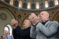Azərbaycanda məscidlərdə bayram namazı qılınıb (FOTO)