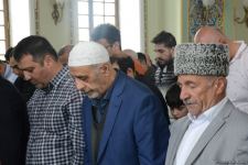 Azərbaycanda məscidlərdə bayram namazı qılınıb (FOTO)