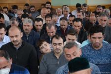 Azərbaycanda məscidlərdə bayram namazı qılınıb (FOTO)
