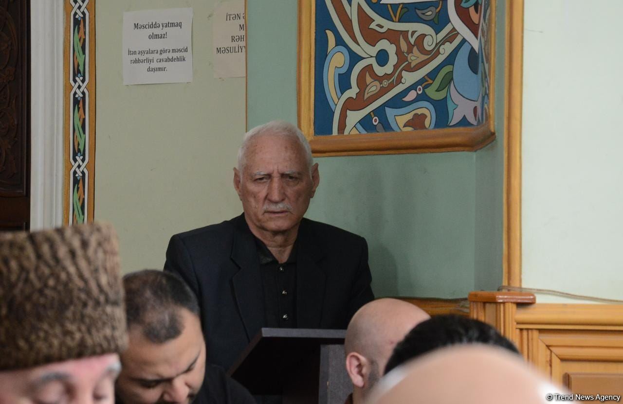 Azərbaycanda məscidlərdə bayram namazı qılınıb (FOTO)