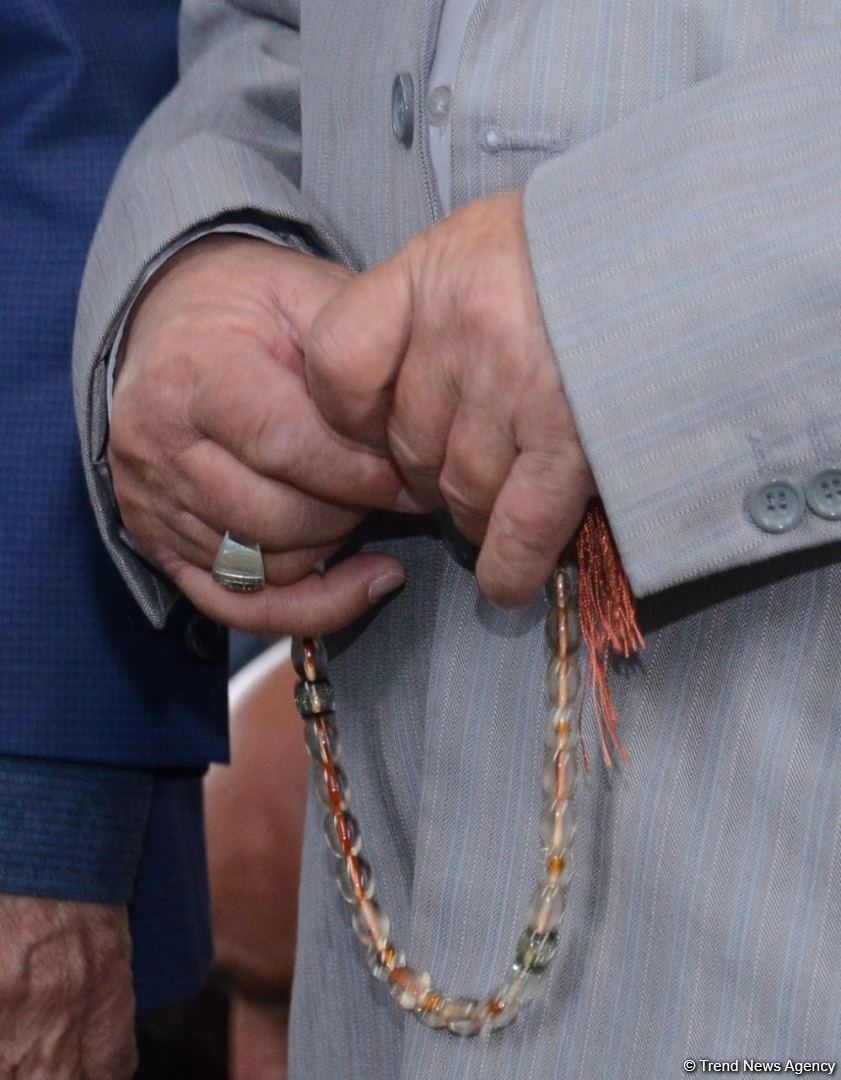 Azərbaycanda məscidlərdə bayram namazı qılınıb (FOTO)