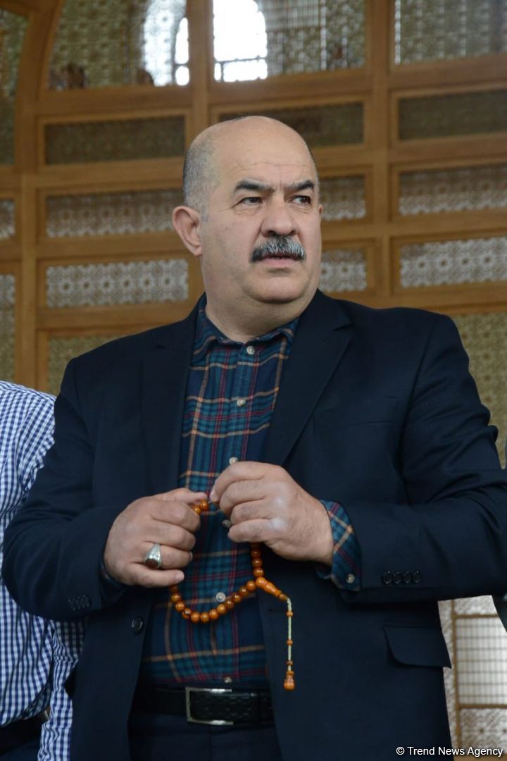 Azərbaycanda məscidlərdə bayram namazı qılınıb (FOTO)