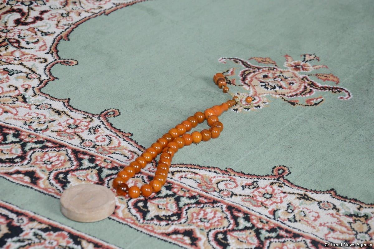 Azərbaycanda məscidlərdə bayram namazı qılınıb (FOTO)