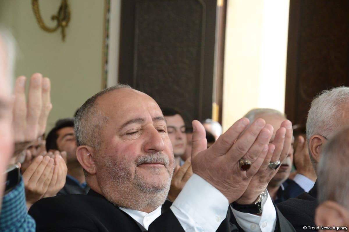 Azərbaycanda məscidlərdə bayram namazı qılınıb (FOTO)
