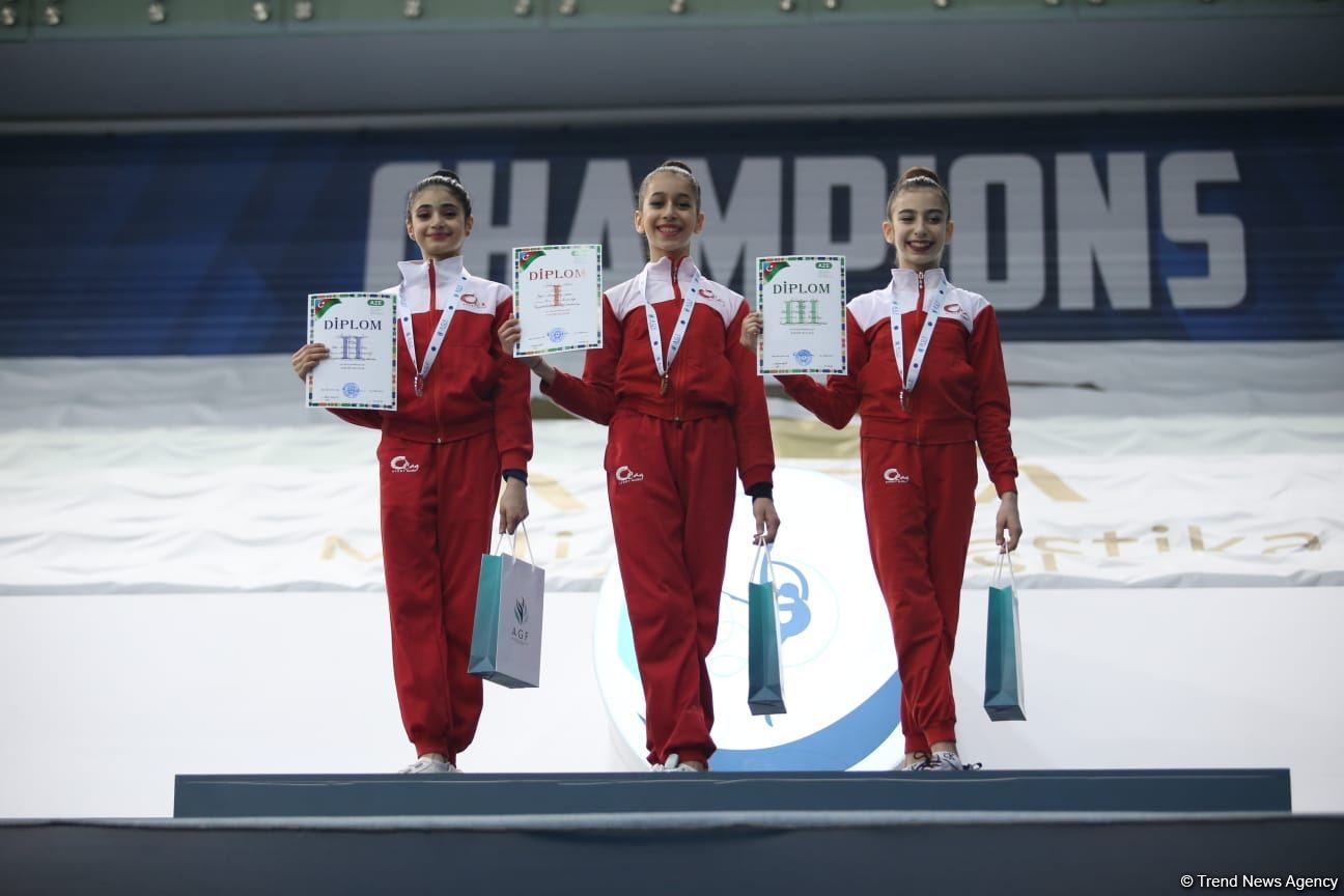 Bədii gimnastika üzrə 27-ci Bakı birinciliyində yeniyetmə gimnastlar mükafatlandırılıb