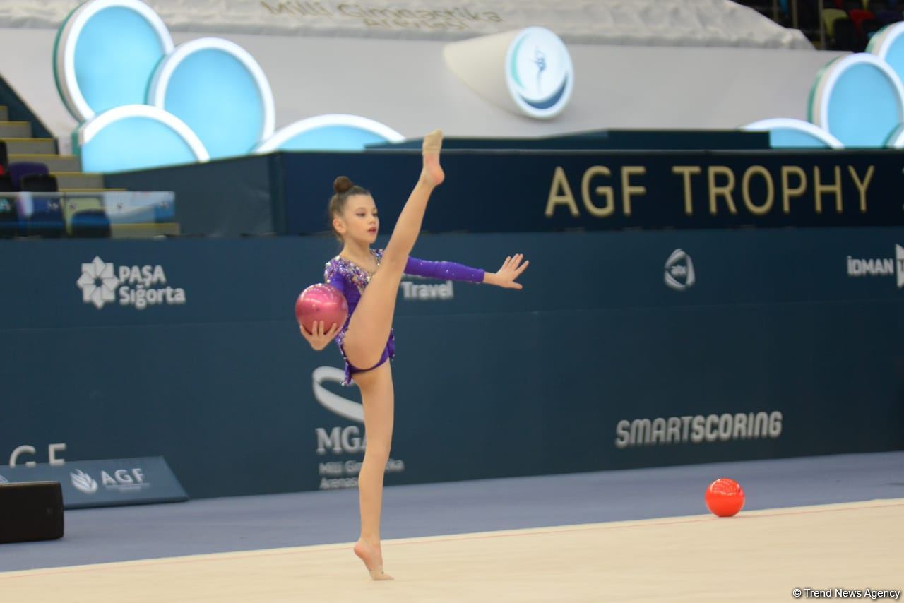 Bədii gimnastika üzrə 27-ci Bakı birinciliyinin ikinci günü start götürüb (FOTO)