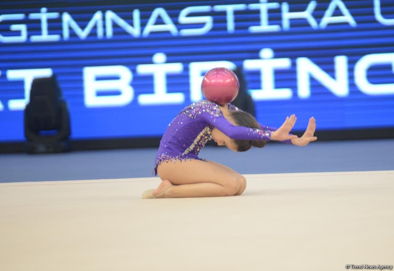 Bədii gimnastika üzrə 27-ci Bakı birinciliyinin ikinci günü start götürüb (FOTO)