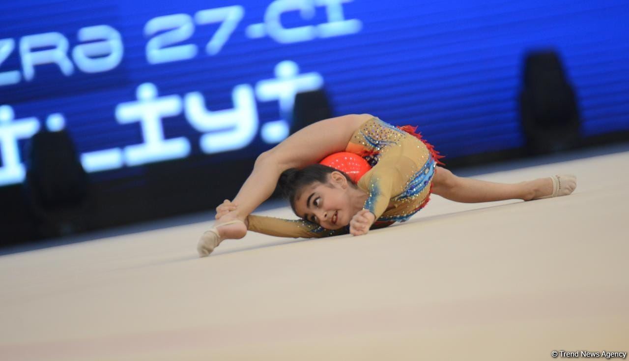 Bədii gimnastika üzrə 27-ci Bakı birinciliyinin ikinci günü start götürüb (FOTO)