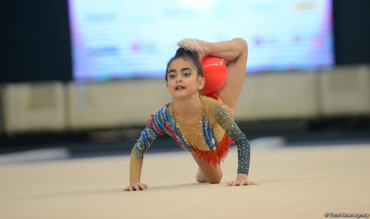 Bədii gimnastika üzrə 27-ci Bakı birinciliyinin ikinci günü start götürüb (FOTO)