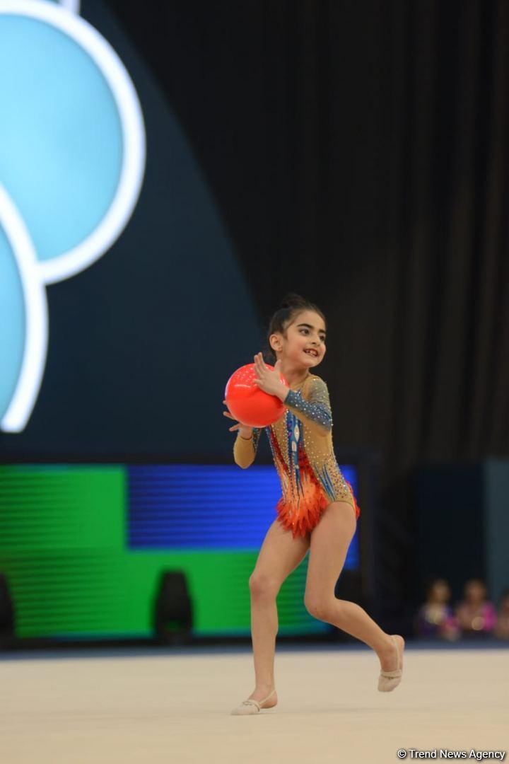 Bədii gimnastika üzrə 27-ci Bakı birinciliyinin ikinci günü start götürüb (FOTO)