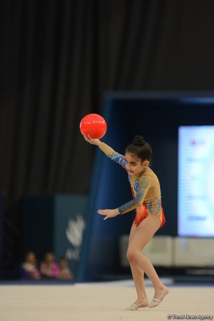 Bədii gimnastika üzrə 27-ci Bakı birinciliyinin ikinci günü start götürüb (FOTO)