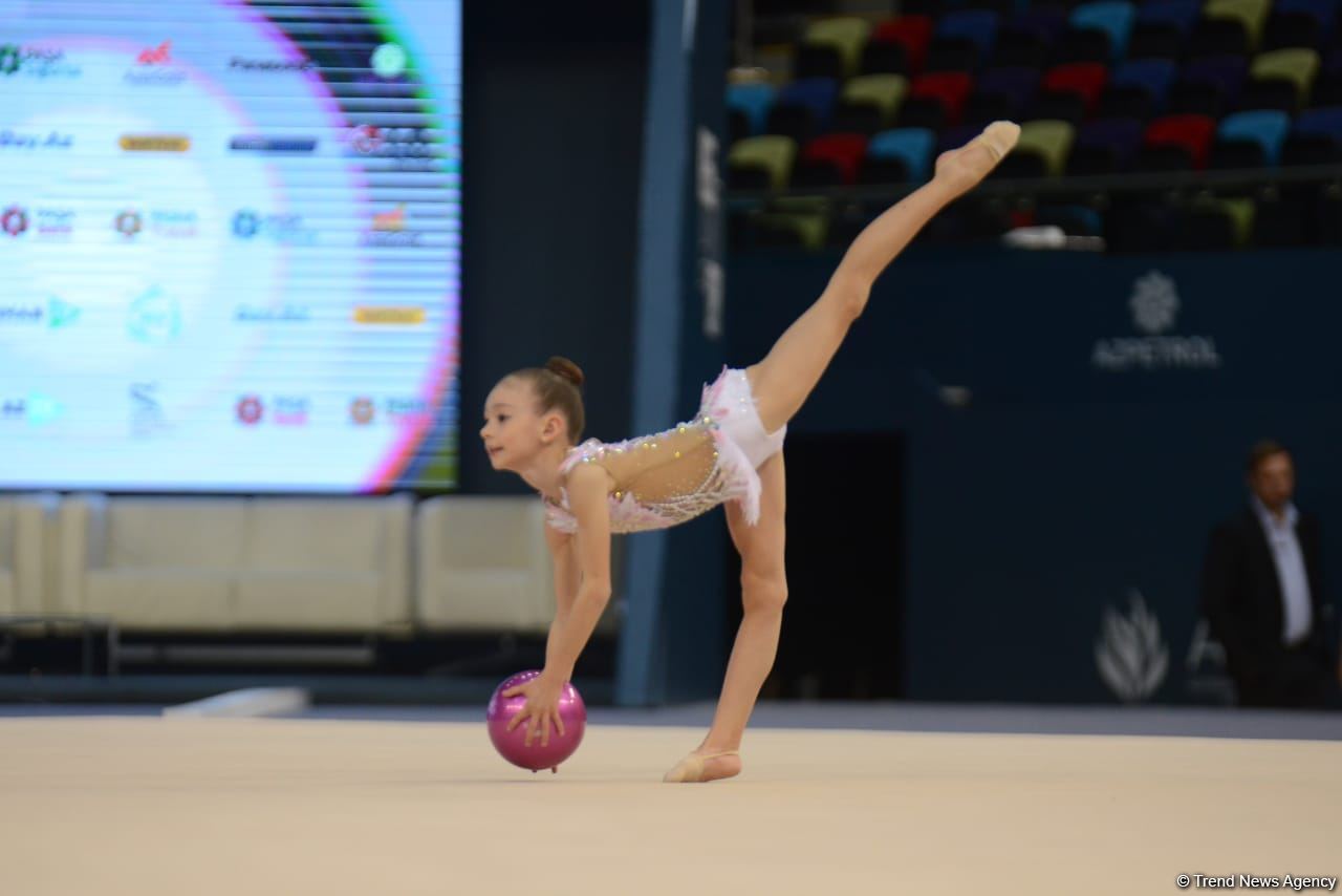 Bədii gimnastika üzrə 27-ci Bakı birinciliyinin ikinci günü start götürüb (FOTO)