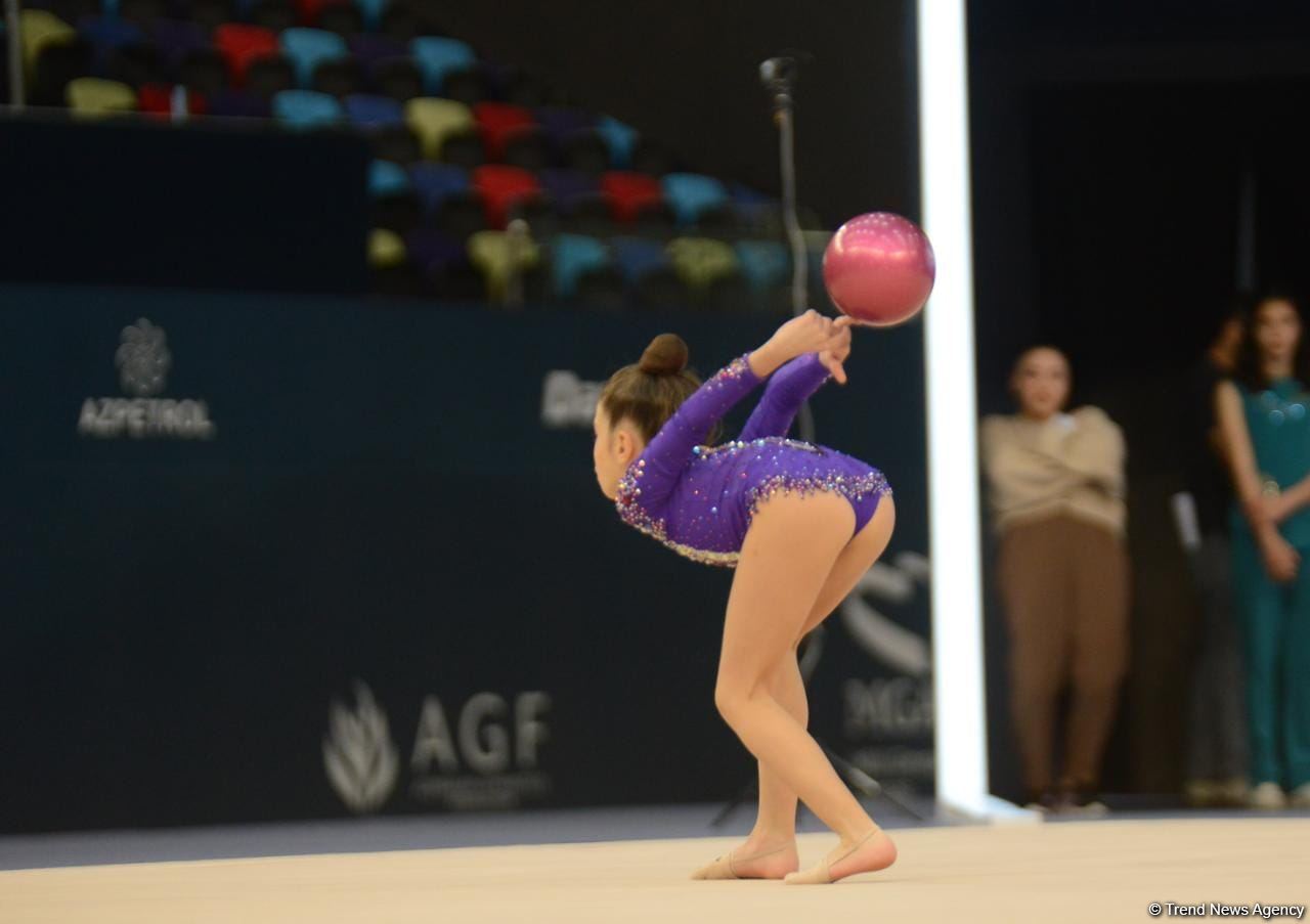 Bədii gimnastika üzrə 27-ci Bakı birinciliyinin ikinci günü start götürüb (FOTO)