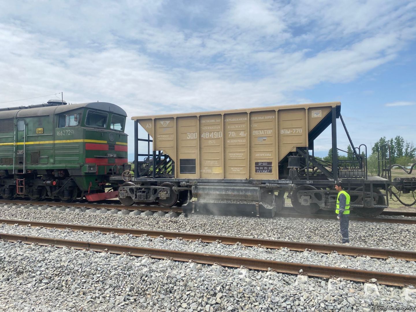 Bərdə-Ağdam dəmir yolunda tikinti işlərinin yarıya qədəri yerinə yetirilib (FOTO)
