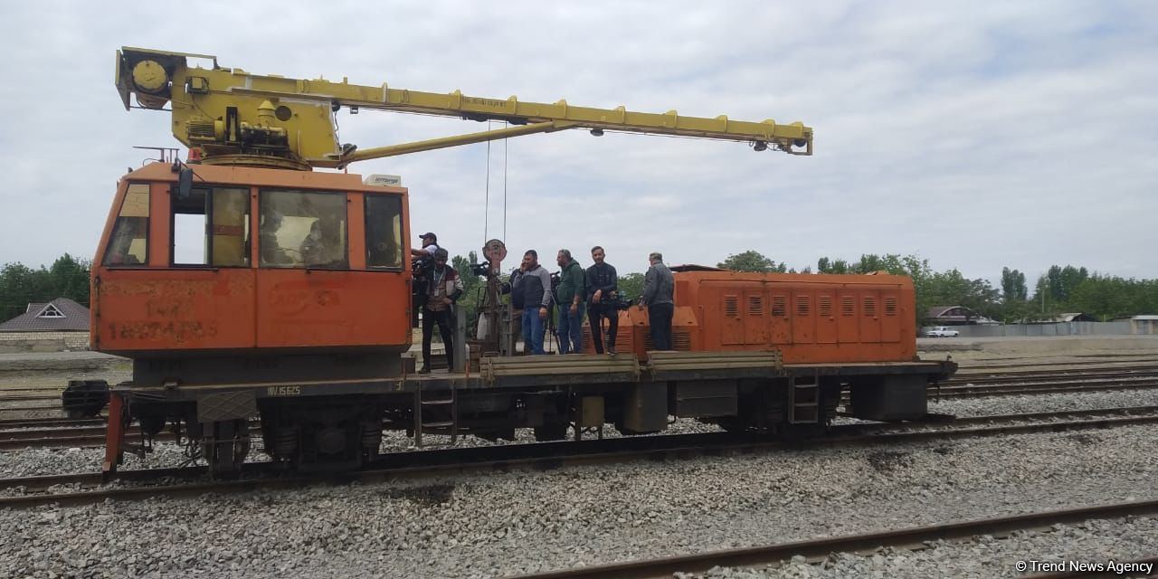 Bərdə-Ağdam dəmir yolunda tikinti işlərinin yarıya qədəri yerinə yetirilib (FOTO)