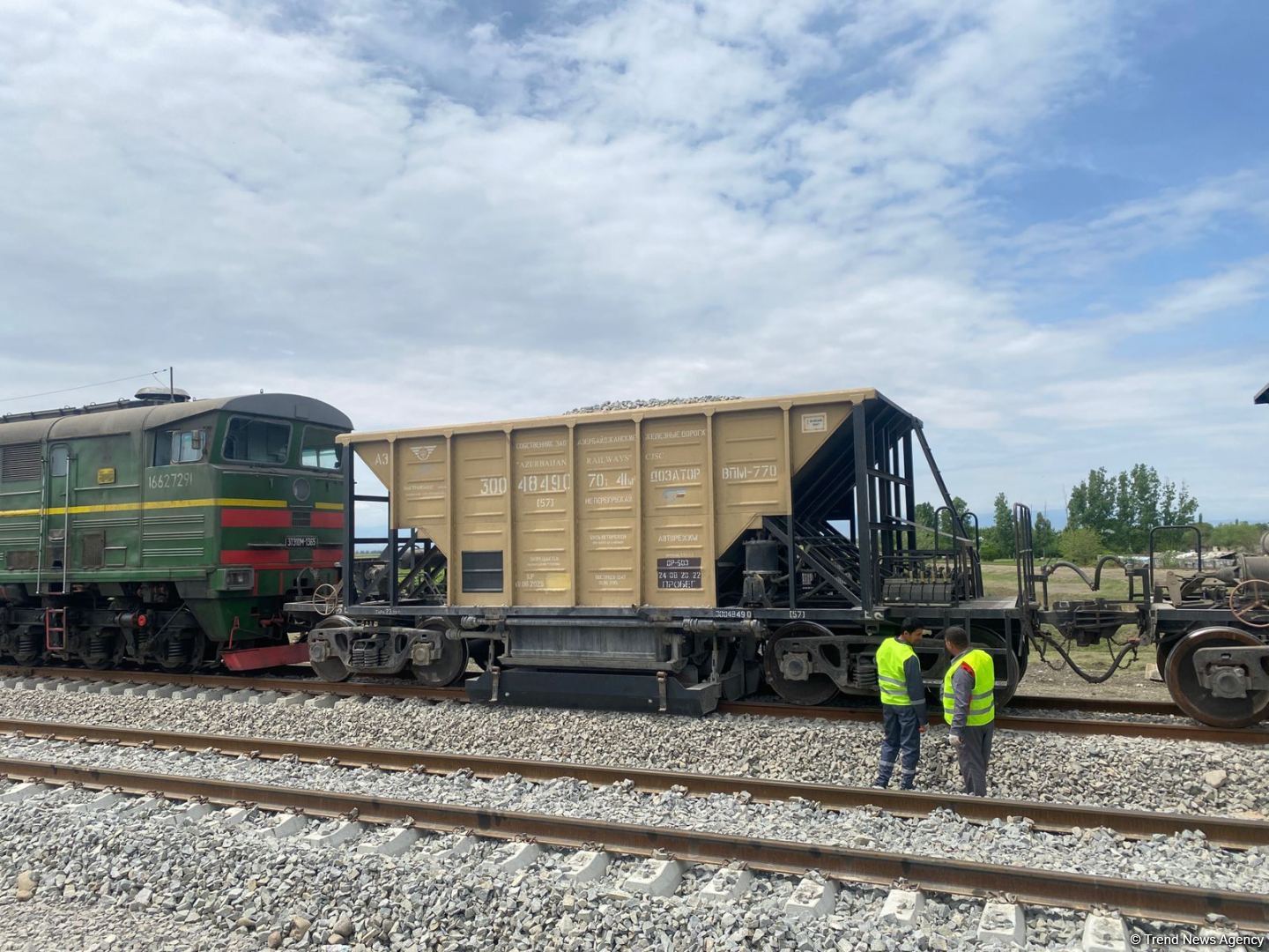 Bərdə-Ağdam dəmir yolunda tikinti işlərinin yarıya qədəri yerinə yetirilib (FOTO)