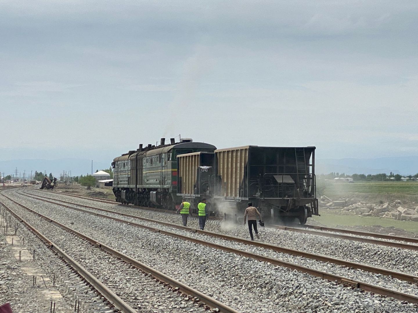 Bərdə-Ağdam dəmir yolunda tikinti işlərinin yarıya qədəri yerinə yetirilib (FOTO)