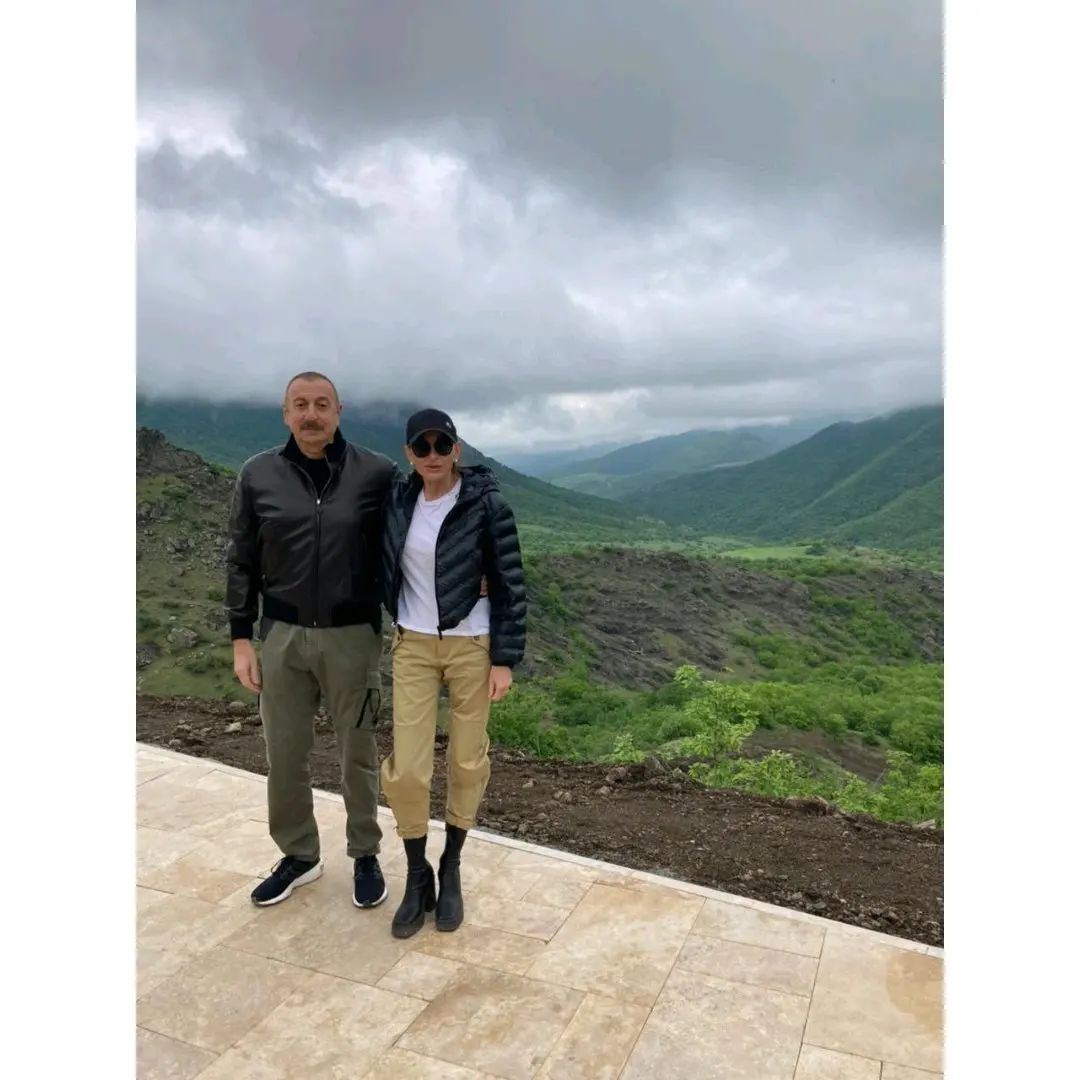 Birinci vitse-prezident Mehriban Əliyeva Prezident İlham Əliyevlə birgə Şuşaya səfəri ilə bağlı paylaşım edib (FOTO)