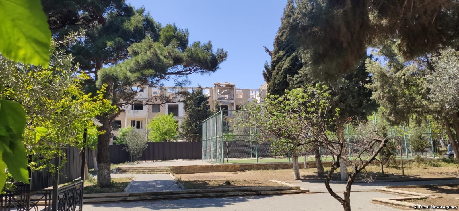 Bakının bu rayonunda yaşayış binası sökülür (FOTO)