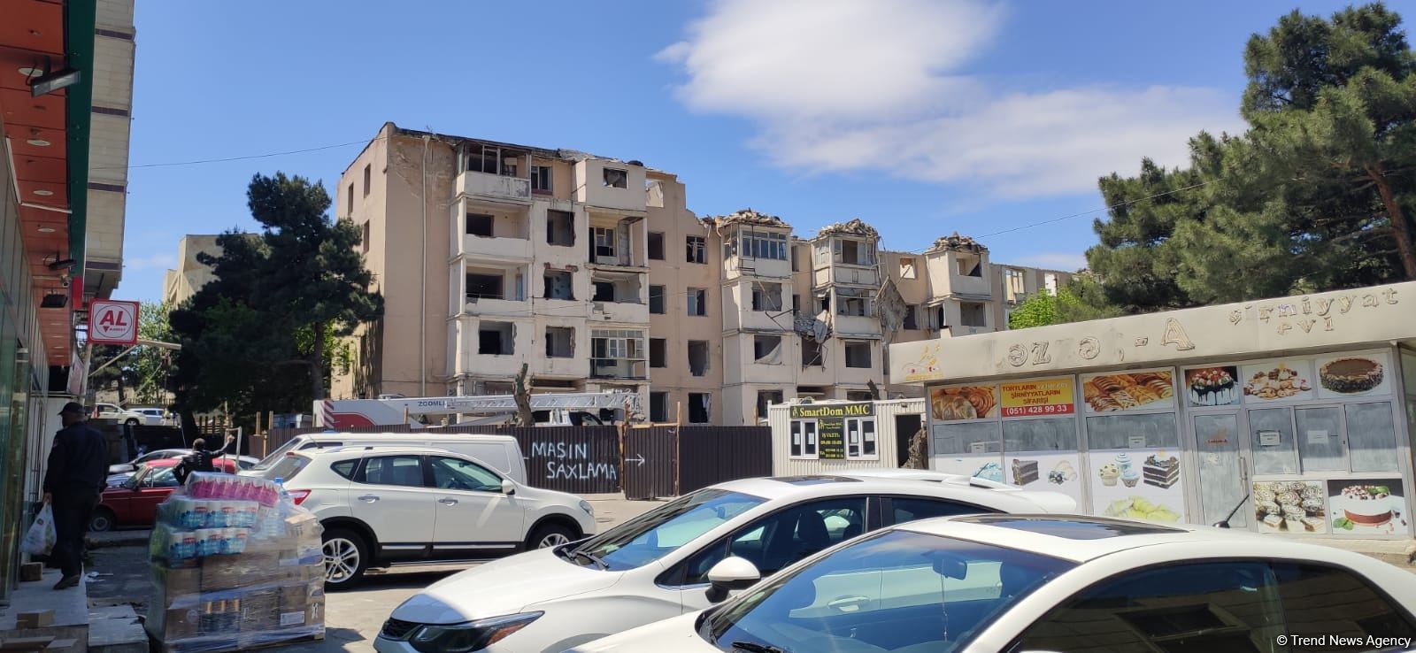 Bakının bu rayonunda yaşayış binası sökülür (FOTO)