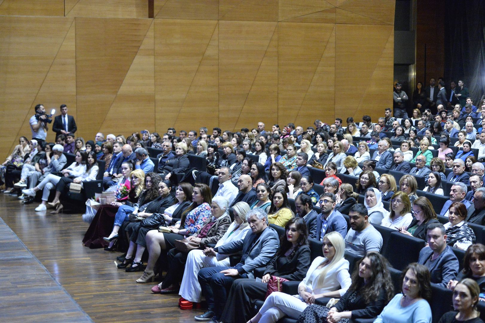 “Köhnə çamadanlar” filminin qala gecəsi keçirilib (FOTO/VİDEO)