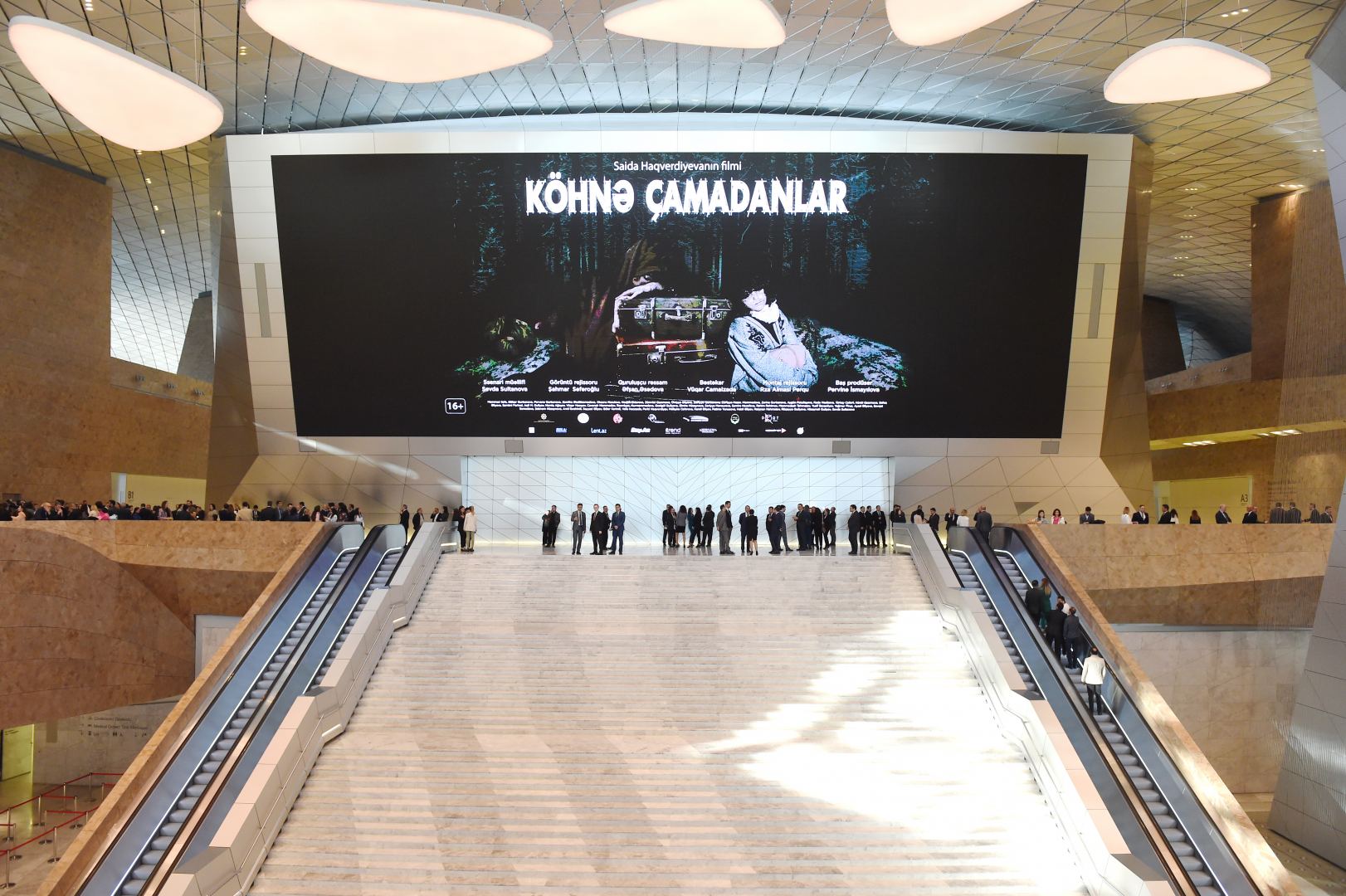 “Köhnə çamadanlar” filminin qala gecəsi keçirilib (FOTO/VİDEO)