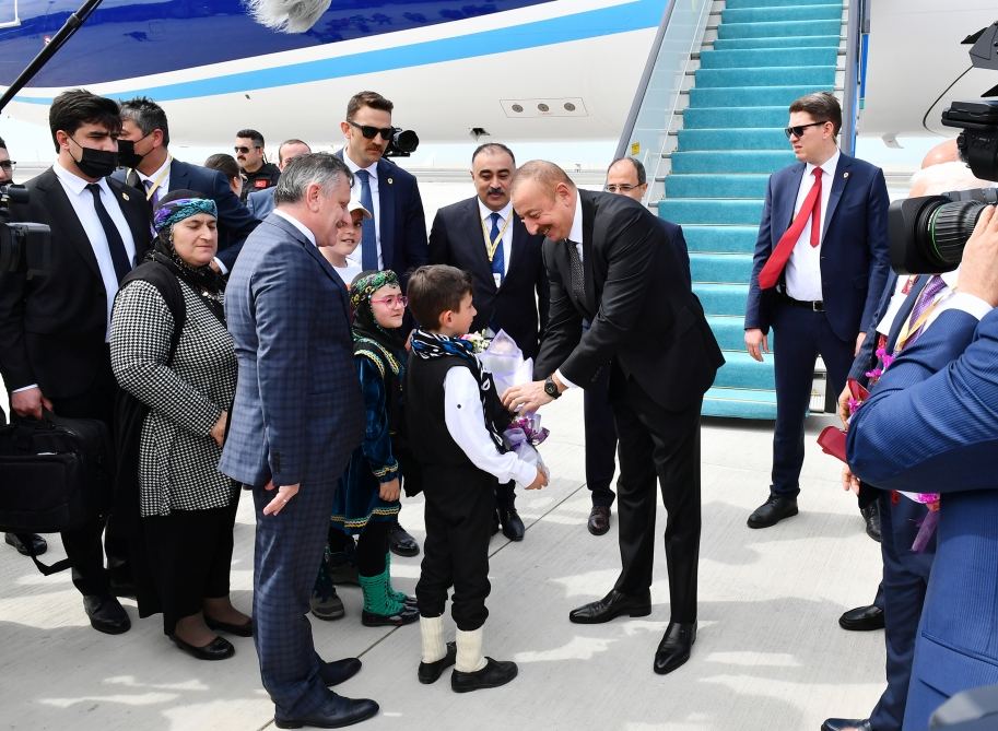 Prezident İlham Əliyev Türkiyəyə işgüzar səfərə gəlib (FOTO)