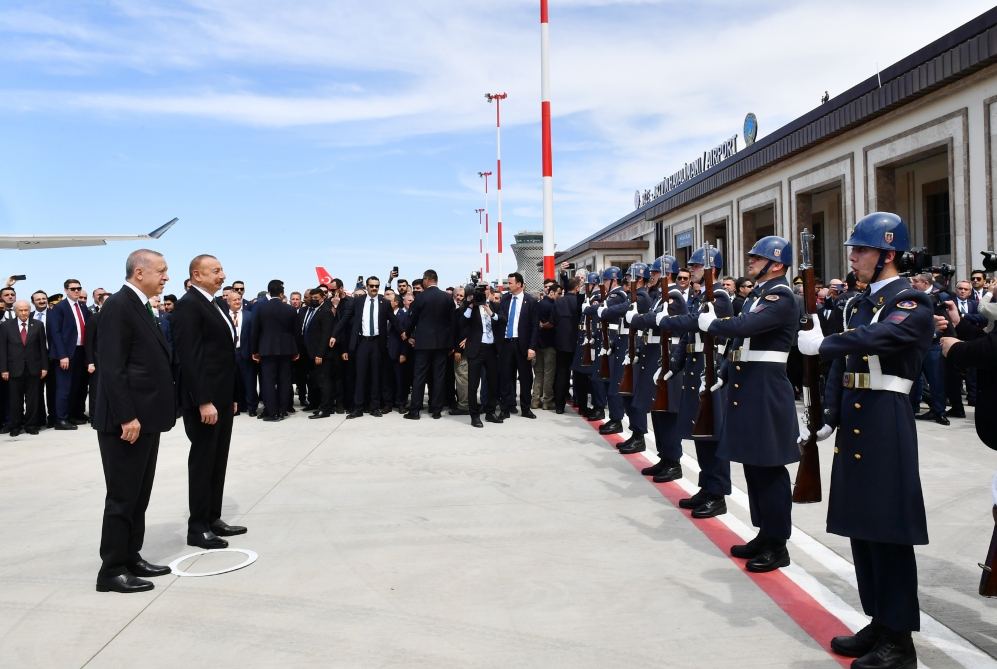 Prezident İlham Əliyev Türkiyəyə işgüzar səfərə gəlib (FOTO)