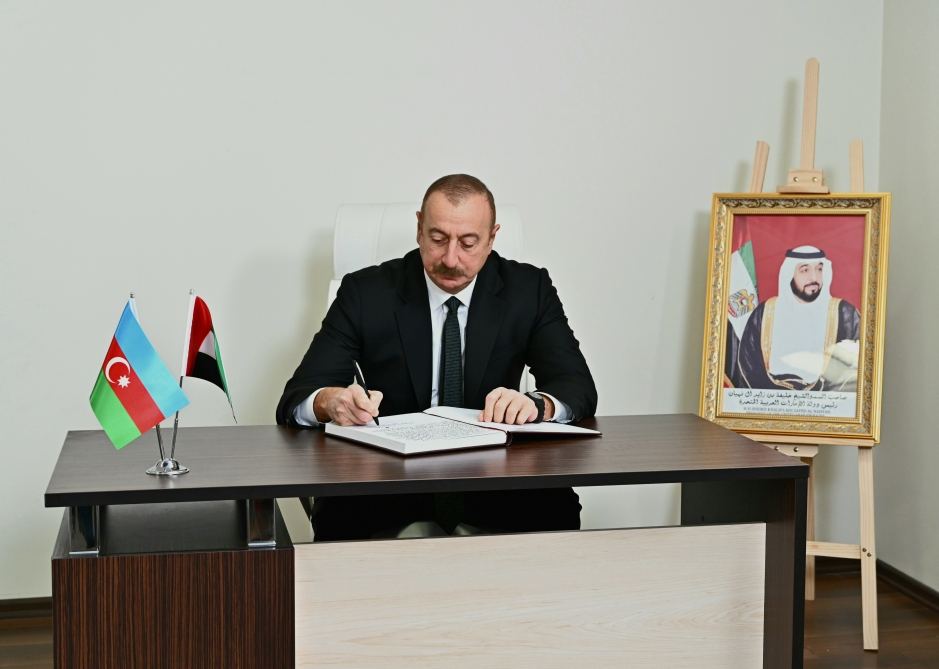 Prezident İlham Əliyev BƏƏ-nin Bakıdakı səfirliyində olub, Prezident Şeyx Xəlifə bin Zayed Al Nəhyanın vəfatı ilə əlaqədar başsağlığı verib (FOTO/VİDEO) (YENİLƏNİB)