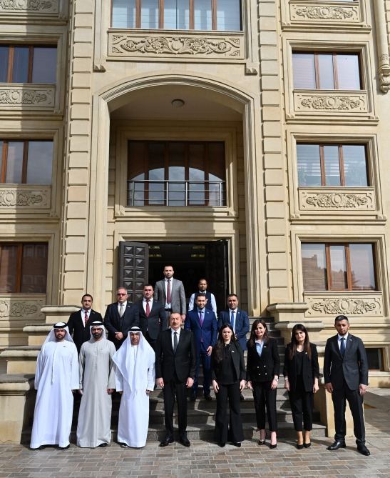 Prezident İlham Əliyev BƏƏ-nin Bakıdakı səfirliyində olub, Prezident Şeyx Xəlifə bin Zayed Al Nəhyanın vəfatı ilə əlaqədar başsağlığı verib (FOTO/VİDEO) (YENİLƏNİB)