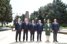 Türkiyə parlamentinin sədri Fəxri xiyabanı və Şəhidlər xiyabanını ziyarət edib (FOTO)