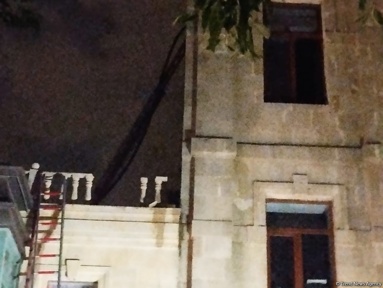 Bakıda yaşayış binasında baş verən yanğın söndürülüb (FOTO/VİDEO) (ƏLAVƏ OLUNUB-2)