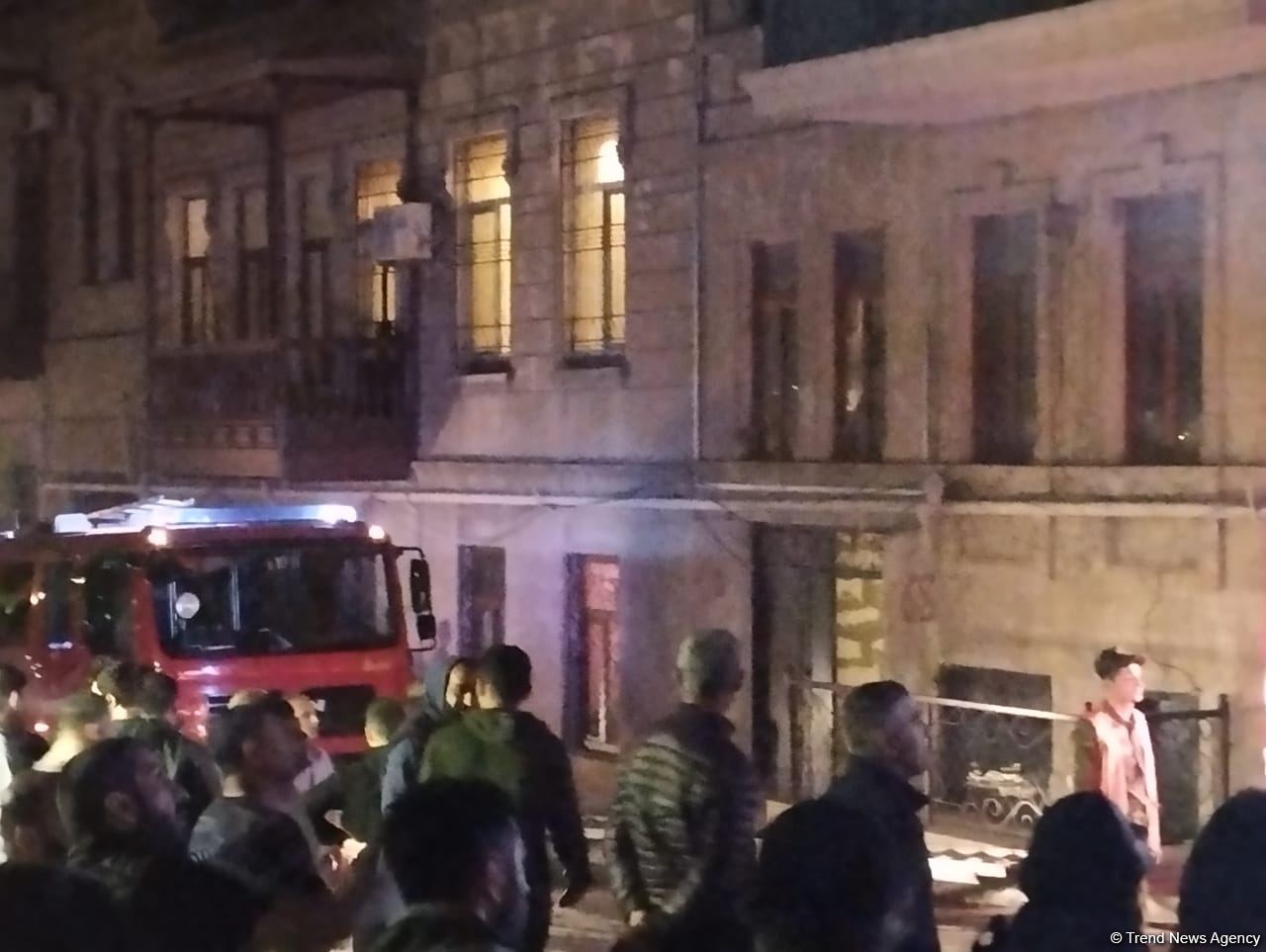 Bakıda yaşayış binasında baş verən yanğın söndürülüb (FOTO/VİDEO) (ƏLAVƏ OLUNUB-2)