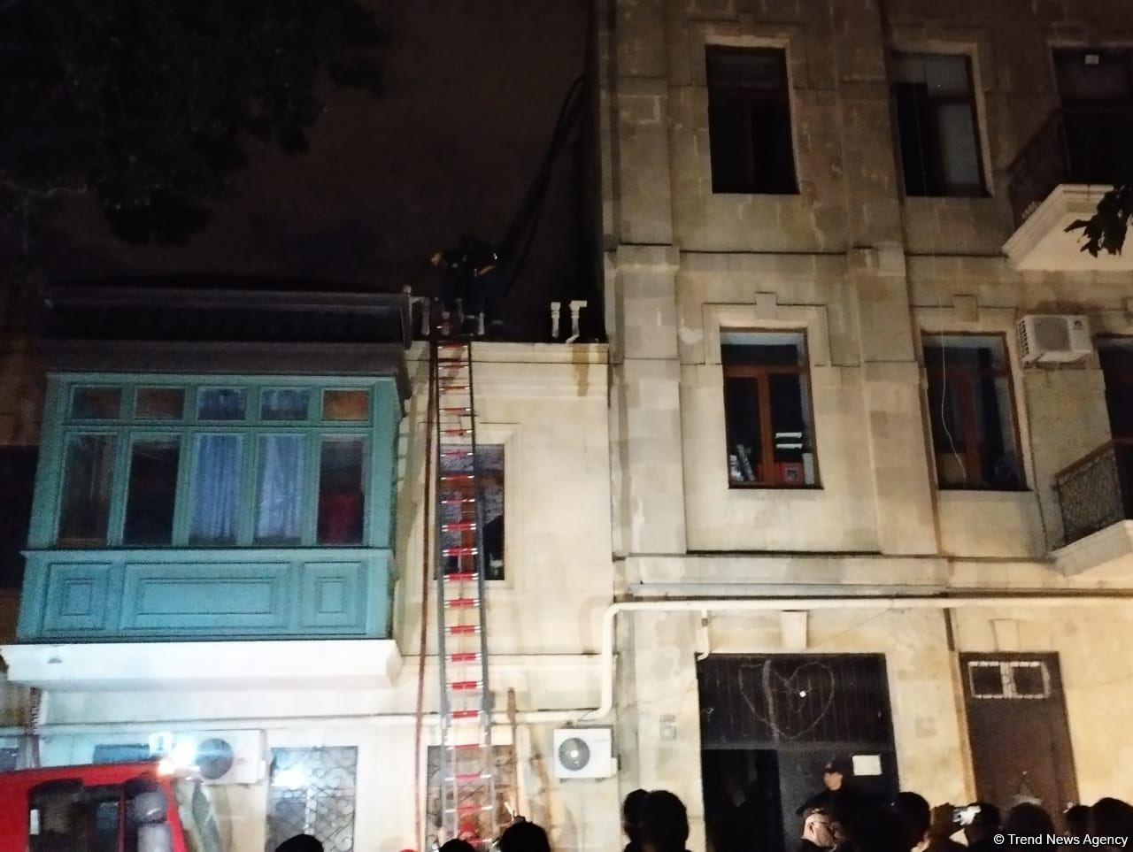 Bakıda yaşayış binasında baş verən yanğın söndürülüb (FOTO/VİDEO) (ƏLAVƏ OLUNUB-2)