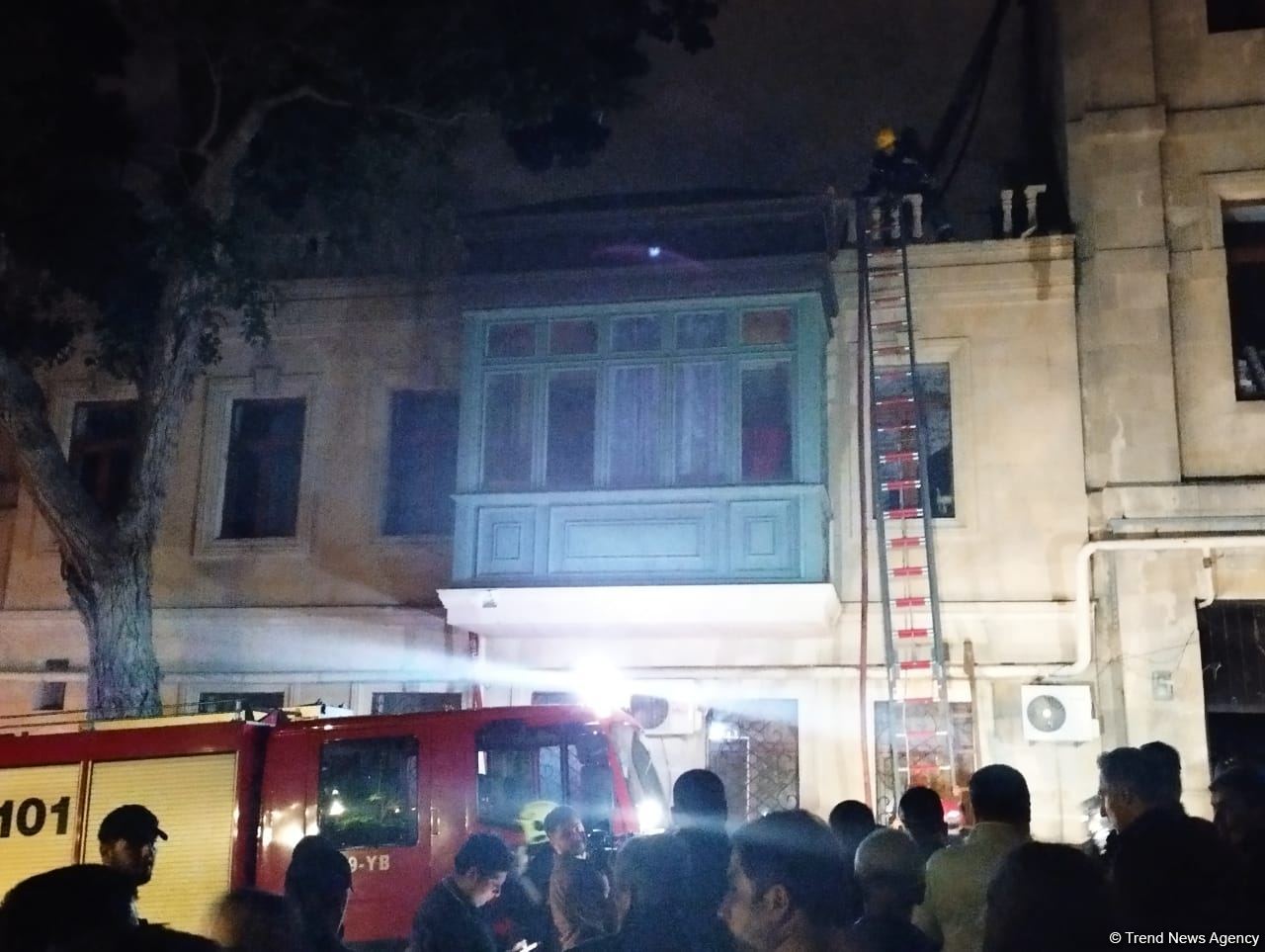 Bakıda yaşayış binasında baş verən yanğın söndürülüb (FOTO/VİDEO) (ƏLAVƏ OLUNUB-2)