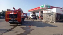 Bərdədə yük avtomobilləri yanacaq doldurma məntəqəsinə çırpılıb, xəsarət alanlar var (FOTO)