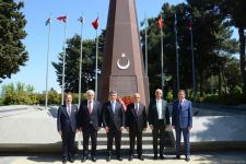 Vahid Kirişci Şəhidlər xiyabanını və Bakı Türk şəhidliyini ziyarət edib (FOTO)