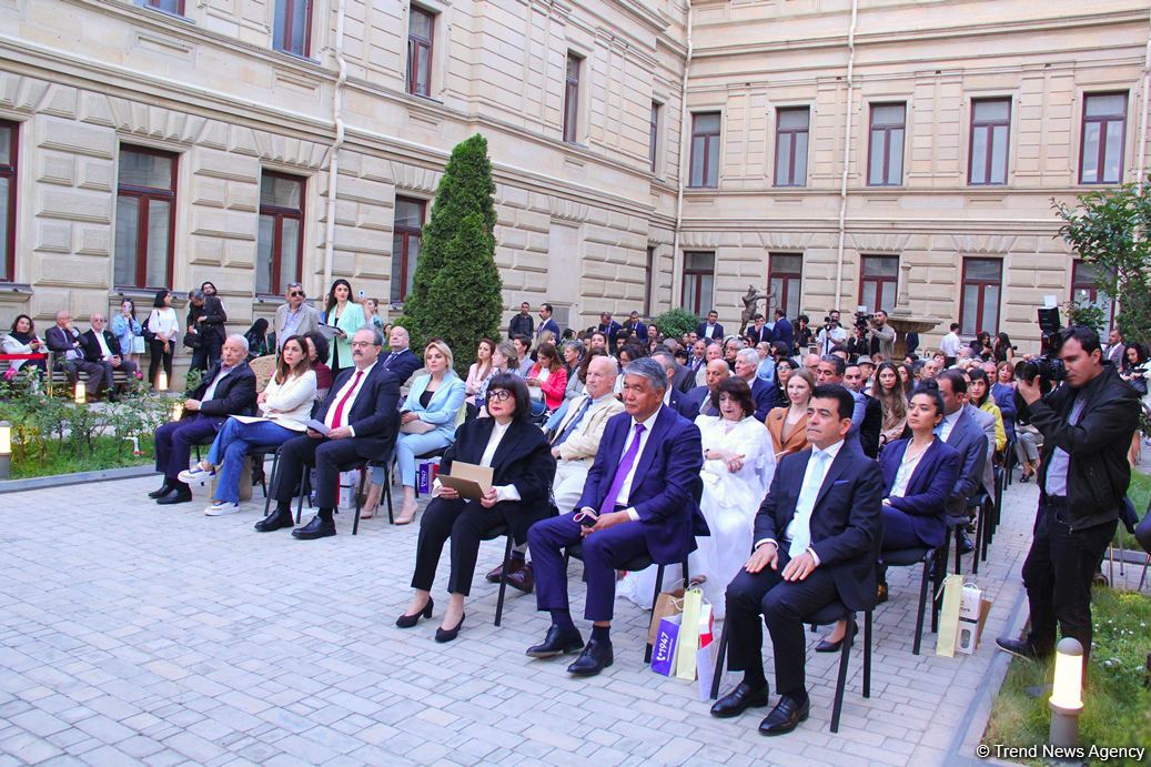Bakıda dünyanın ən uzun mədəniyyət gecəsi keçirilib (FOTO/VİDEO)