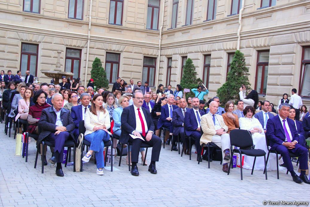 Bakıda dünyanın ən uzun mədəniyyət gecəsi keçirilib (FOTO/VİDEO)