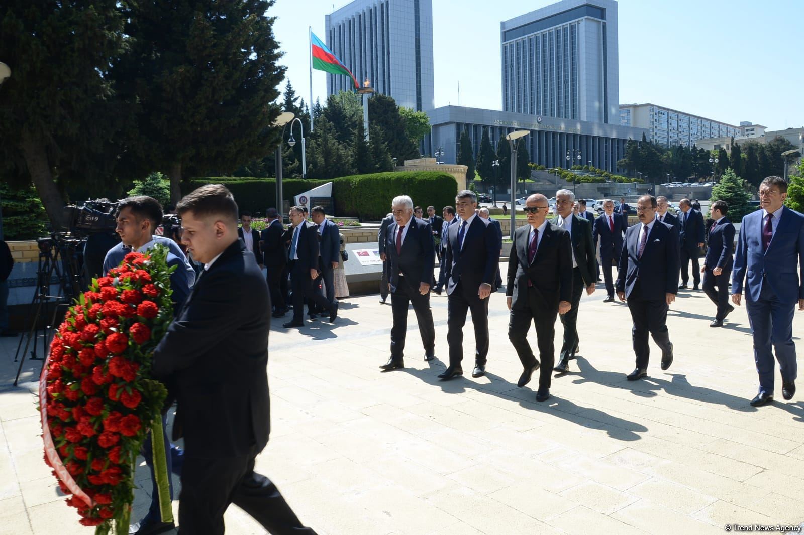 Vahid Kirişci Şəhidlər xiyabanını və Bakı Türk şəhidliyini ziyarət edib (FOTO)