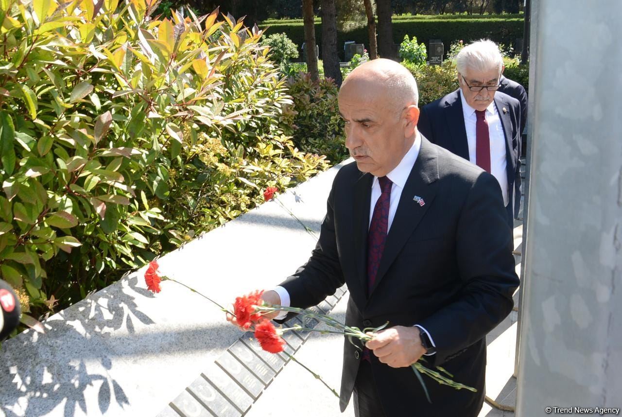 Vahid Kirişci Şəhidlər xiyabanını və Bakı Türk şəhidliyini ziyarət edib (FOTO)