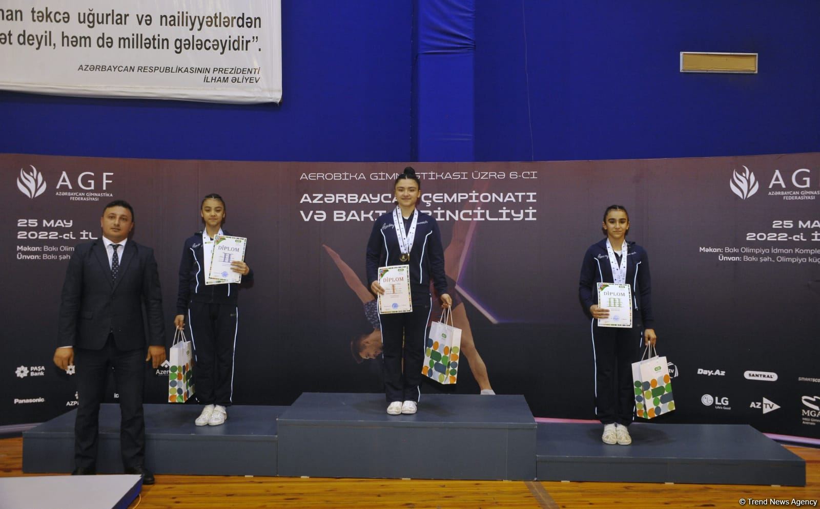 Aerobika gimnastikası üzrə Bakı birinciliyində yeniyetmələr və gənclər yaş qrupu üzrə qaliblər mükafatlandırılıb (FOTO)