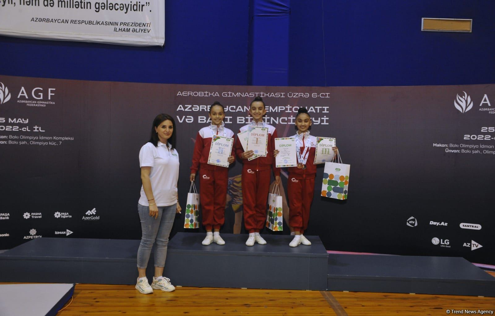 Aerobika gimnastikası üzrə Bakı birinciliyində yeniyetmələr və gənclər yaş qrupu üzrə qaliblər mükafatlandırılıb (FOTO)