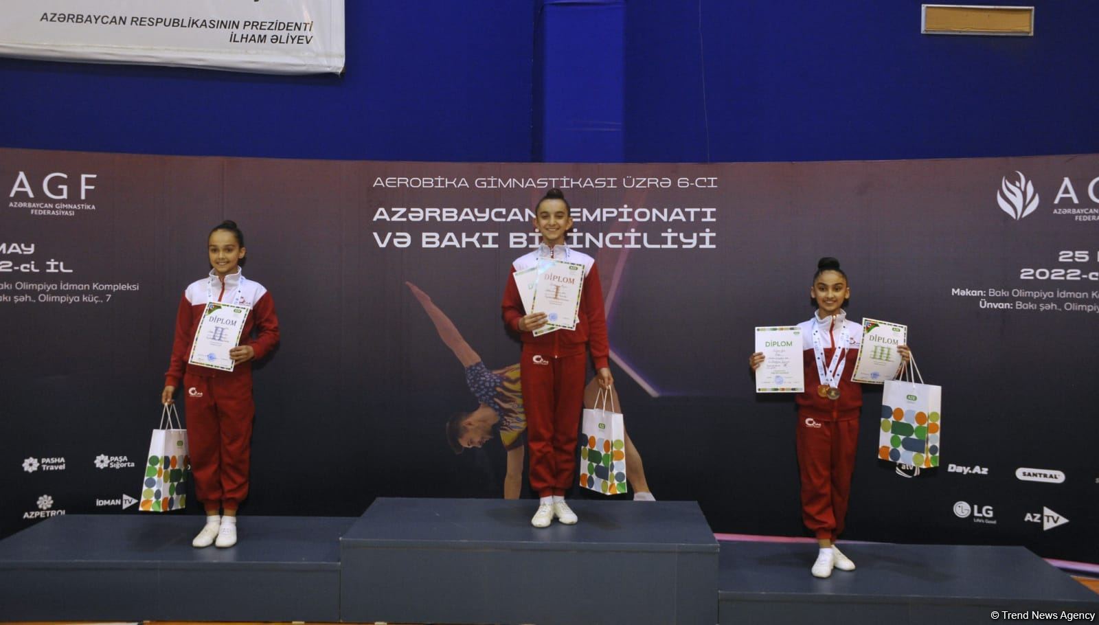 Aerobika gimnastikası üzrə Bakı birinciliyində yeniyetmələr və gənclər yaş qrupu üzrə qaliblər mükafatlandırılıb (FOTO)