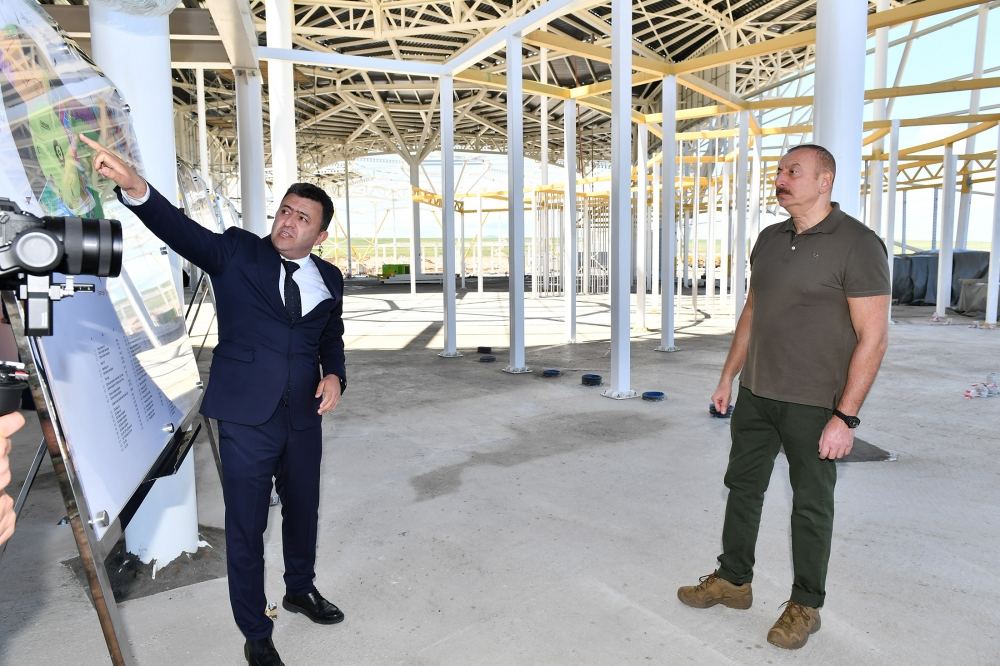 Prezident İlham Əliyev və Birinci xanım Mehriban Əliyeva Zəngilan Beynəlxalq Hava Limanının tikinti işləri ilə tanış olublar (YENİLƏNİB) (FOTO/VİDEO)