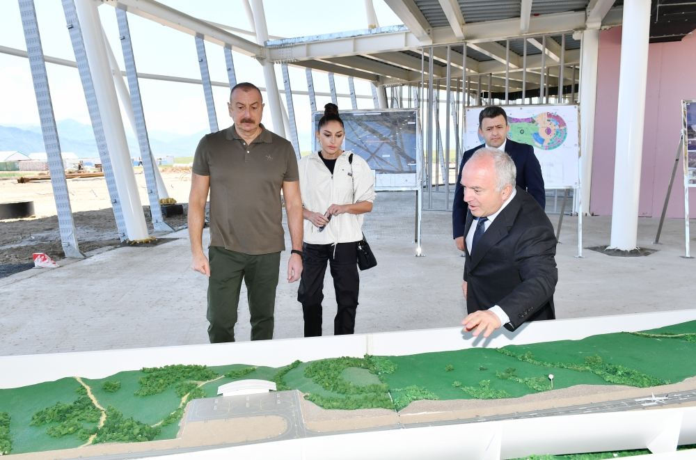 Prezident İlham Əliyev və Birinci xanım Mehriban Əliyeva Zəngilan Beynəlxalq Hava Limanının tikinti işləri ilə tanış olublar (YENİLƏNİB) (FOTO/VİDEO)