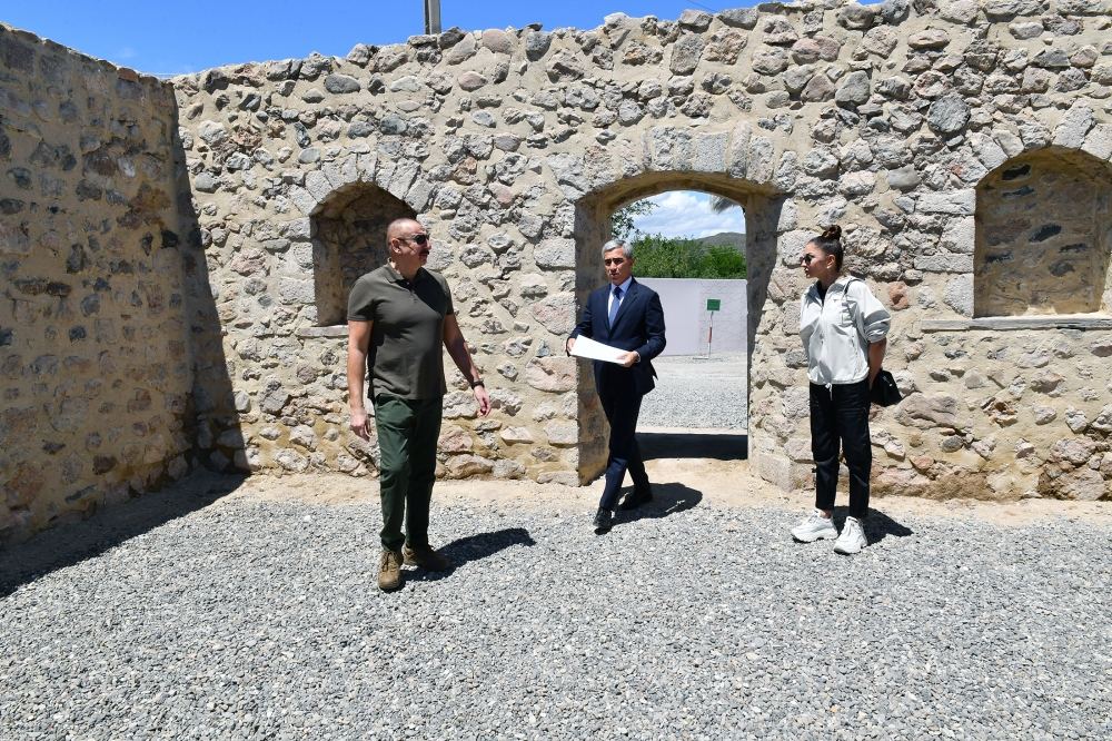 Prezidenti İlham Əliyev və Birinci xanım Mehriban Əliyeva Zəngilan məscidinin tikinti işləri ilə tanış olublar (FOTO/VİDEO) (YENİLƏNİB)