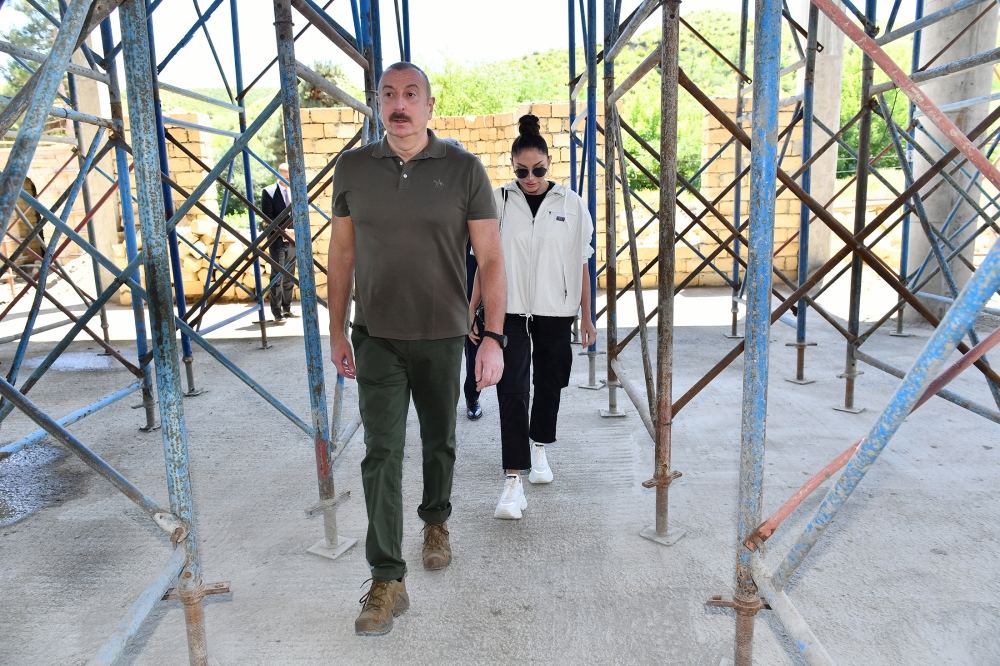 Prezidenti İlham Əliyev və Birinci xanım Mehriban Əliyeva Zəngilan məscidinin tikinti işləri ilə tanış olublar (FOTO/VİDEO) (YENİLƏNİB)