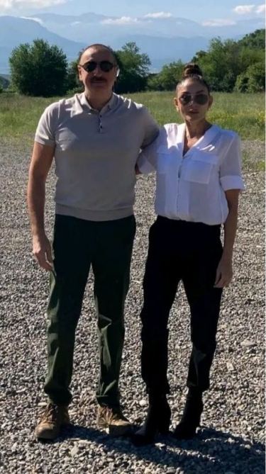 Birinci xanım Mehriban Əliyeva Prezident İlham Əliyevlə Zəngilana səfərdən foto paylaşıb